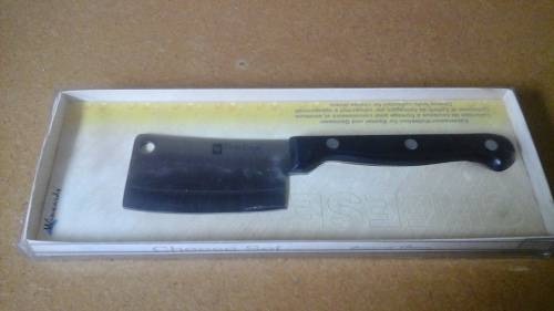 NICE AND SHARP AND STILL IN ITS BOX A FANTASTIC CHEESE CLEAVER/KNIFE. WOW