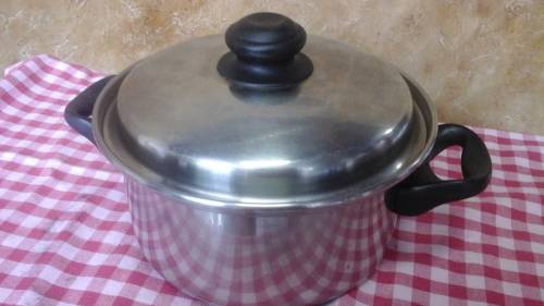 A STUNNING STAINLESS STEEL SMALL SAUCEPAN THAT HAS TWO HANDLES. EVEN THE LID IS  STAINLESS