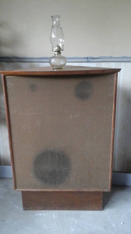 AN EXTREMELY UNUSUAL VINTAGE CORNER SPEAKER. MADE FROM WOOD. TURN IT INTO A BAR OR SHELVES