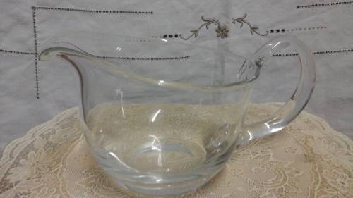 EXQUISITE VINTAGE GLASS GRAVY BOAT. TERRIFIC AND STUNNING PIECE!