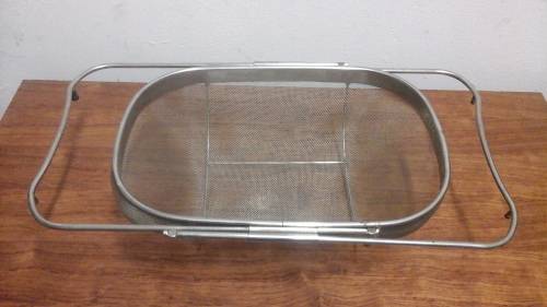 AWESOME STAINLESS STEEL PASTA STRAINER. HAS EXTENABLE ARMS TO FIT OVER THE BASIN. FANTASTIC PIECE!