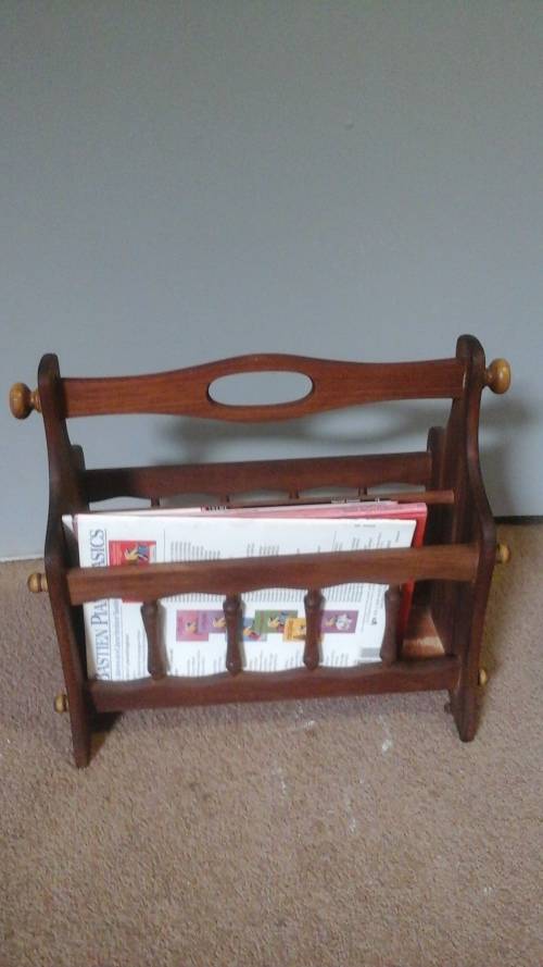 SIMPLY MAGNIFICENT VINTAGE WOODEN MAGAZINE HOLDER. ABSOLUTELY STUNNING AND FUNCTIONAL PIECE!