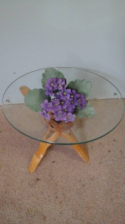 MAGNIFICENT MINIATURE HAND CRAFTED AFRICAN CURIO THREE LEGGED TABLE. STUNNING!