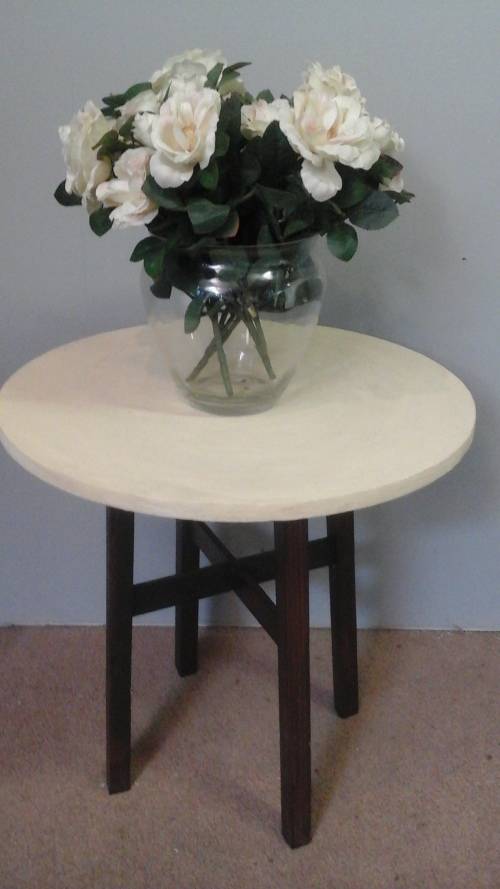 TOTALLY FABULOUS ROUND TABLE.  THIS GORGEOUS PIECE IS ROUND IN SHAPE AND CREAM IN COLOR. IT STANDS O
