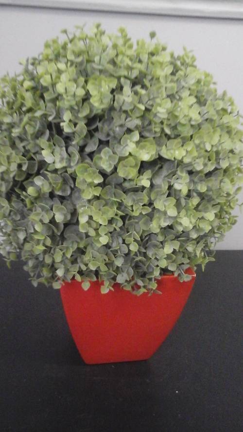 A MAGNIFICENT EXTREMELY COLOURFUL CERAMIC FLOWER POT. STUNNING PIECE