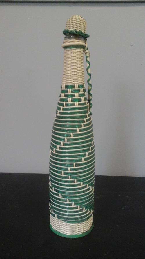 GORGEOUS VINTAGE VINICOLA ARAGONA BOTTLE. MADE IN SPAIN. ABSOLUTELY TERRIFIC PIECE!