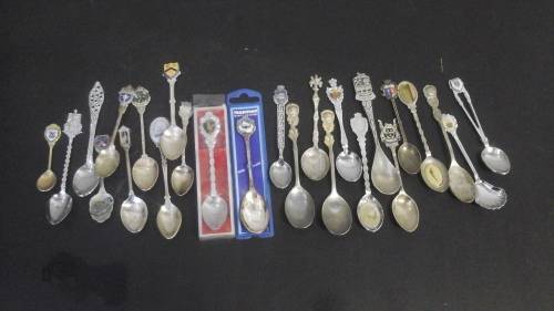 INCREDIBLE COLLECTION OF 25 SOUVENIR AND COLLECTIBLE SPOONS. TERRIFIC & COLLECTIBLE!