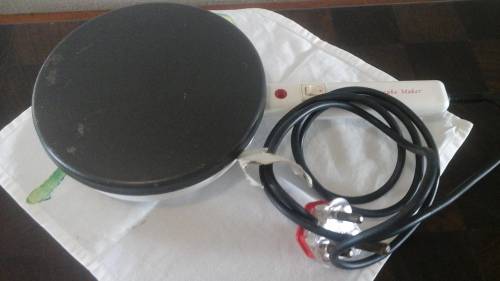 INCREDIBLE VINTAGE AIM PANCAKE MAKER. FANTASTIC AND INTERESTING PIECE!