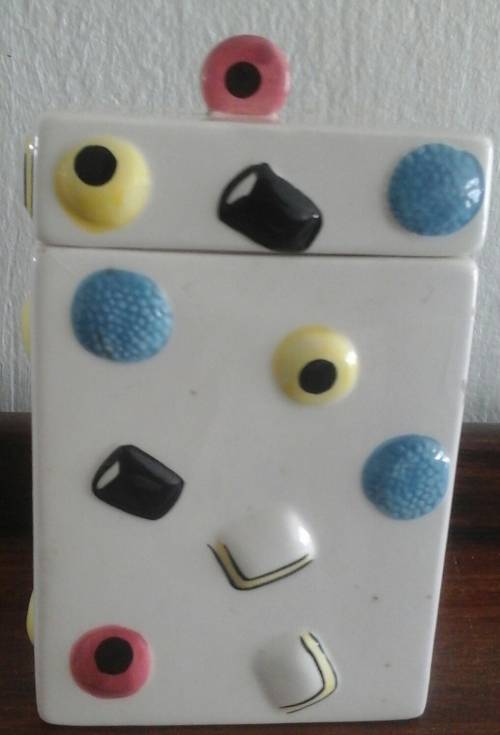 INCREDIBLE WOOLWORTHS LIQUORICE THEMED COOKIE/ SWEET JAR. TERRIFIC MUST HAVE PIECE!