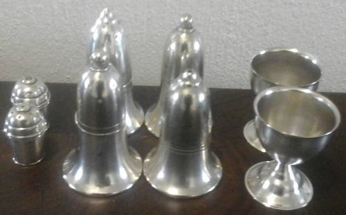 A COLLECTIBLE ASSORTMENT OF PLATED SALT AND PEPPER CELLARS AND TWO EGG CUPS