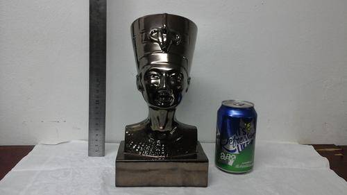 Elegant Queen Nefertiti bust