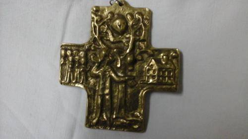 BEAUTIFUL DESCRIPTIVE STUNNING BRASS CROSS.THE FRONT TELLS A STORY IN PICTURES AND THE BACK IN WORDS
