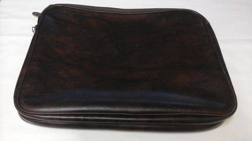 VINTAGE GENTS TWO DIVISION  BRIEFCASE . BOTH ZIPS ARE STILL FULLY FUNCTIONAL.
