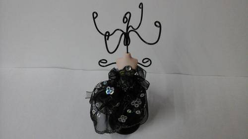 ADORABLE VINTAGE STYLE JEWELLERY MANNEQUIN. RESIN BODY AND LADY BLACK DRESS. WIRE HANGERS