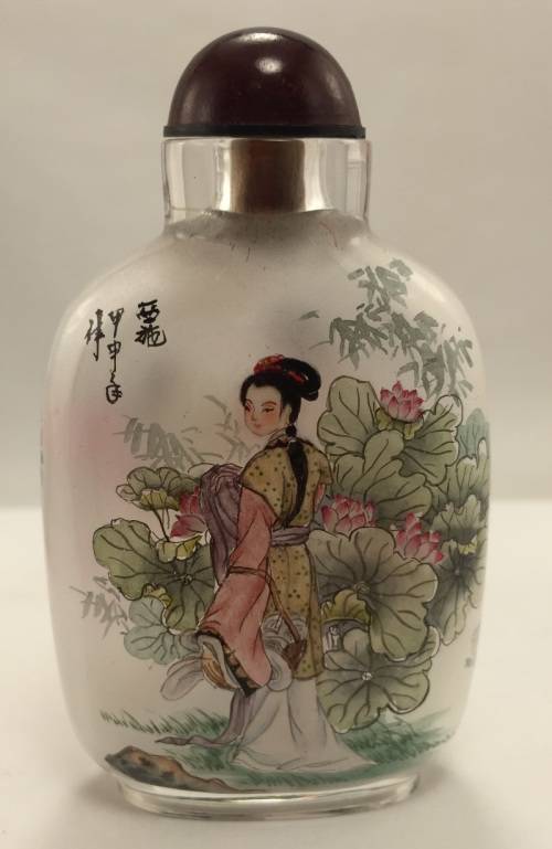 Exquisite Chinese snuff bottle in box