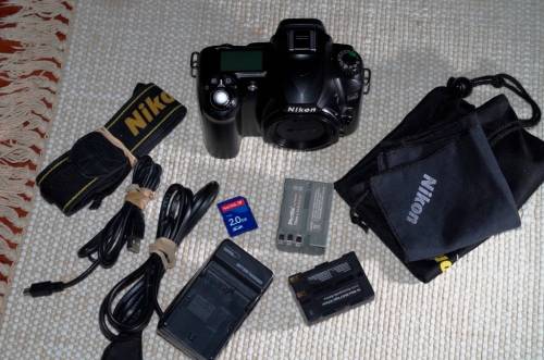 Nikon D50 Body only, 2 batteries charger and SD card