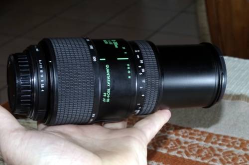 Quandray lens with pentax mount 70-300, photos show exact item on sale, includes caps.
