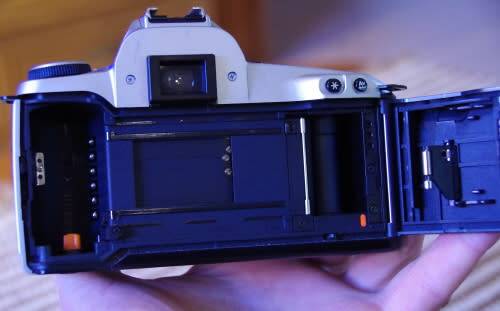 Canon 500N film camera working needs batteri, photos show exact kit, lens only works in manual mode.