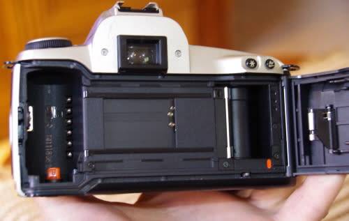 Canon 500N film camera working needs batteri, photos show exact kit, lens only works in manual mode.