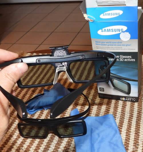 samsung 3D glasses, photos show exact items on sale, 2 for sale, 1 bid for both.