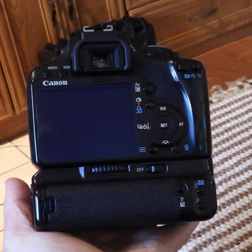 Canon 500D Body only with battery grip, one battery, photos show exact item on sale. works perfectly