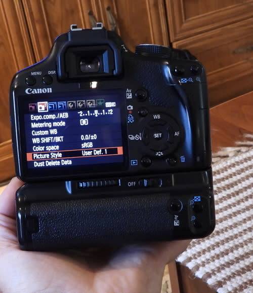 Canon 500D Body only with battery grip, one battery, photos show exact item on sale. works perfectly
