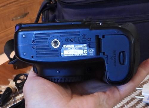 Canon 60D body only with accesories shown in Photo, has some minor signs of ues, good condition,