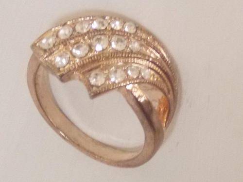 STUNNING GOLD DESIGNERS ELECTROPLATED RING WHIT BEAUTIFUL STONES ADDED SIZE 8