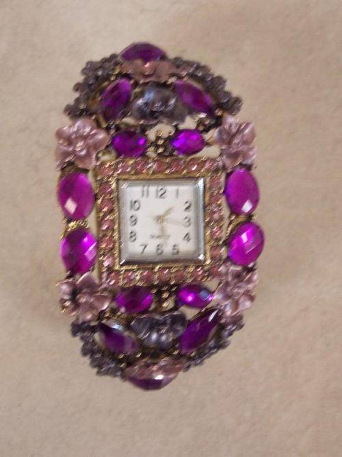 HIGH CLASS COLOURFULL WATCH