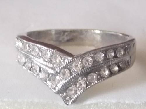 STUNNING FILLED SILVER DESIGNERS RING WITH SIM DIAMONDS SIZE 16(FREE IMPORT)