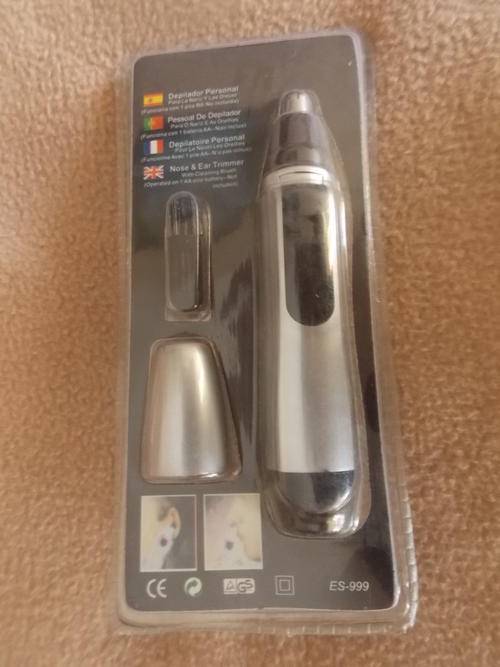 BATERY OPERATED EAR AND NOSE TRIMMER COMPLETE WITH BRUSH