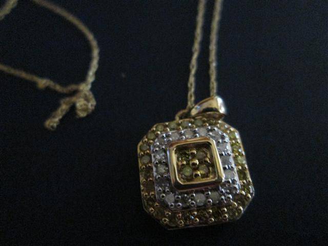 2 tone gold pendant with yellow and white diamonds certified