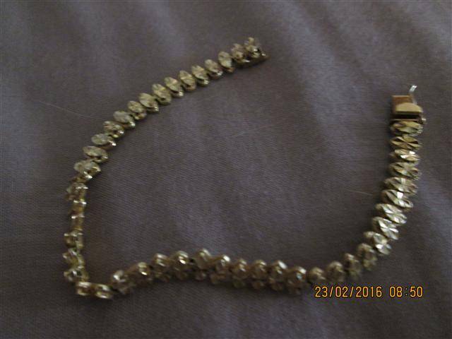 Solid 10k gold bracelet beautiful links 8.3gms