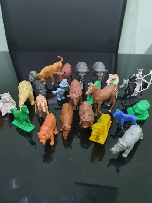 JOB LOT 24 HARD PLASTIC VINTAGE FARM ANIMALS...