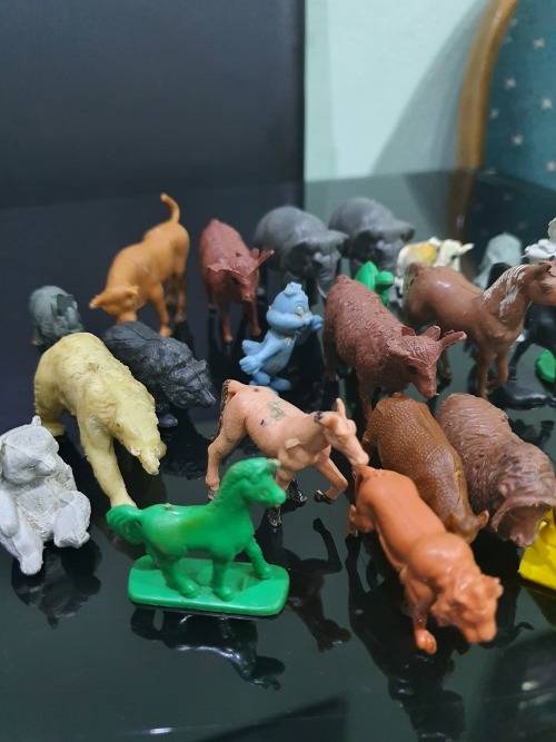 JOB LOT 24 HARD PLASTIC VINTAGE FARM ANIMALS...