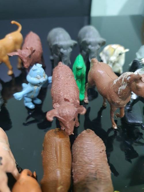 JOB LOT 24 HARD PLASTIC VINTAGE FARM ANIMALS...