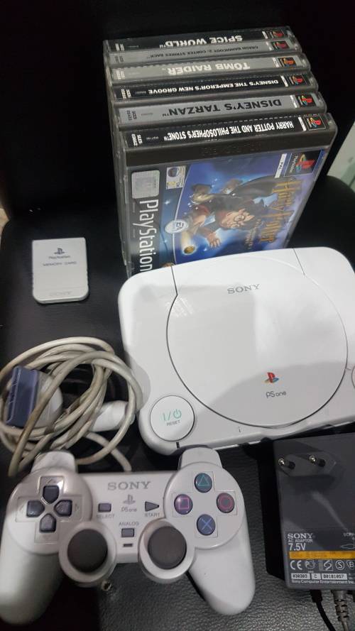SONY PS ONE INCLUDING 6 GAMES...WORKING ORDER