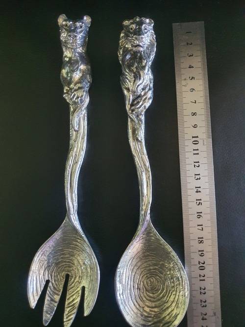 STUNNING PEWTER EMBOSSED LION AND LIONESS SALAD SERVER