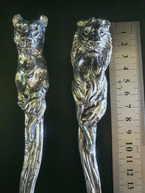 STUNNING PEWTER EMBOSSED LION AND LIONESS SALAD SERVER