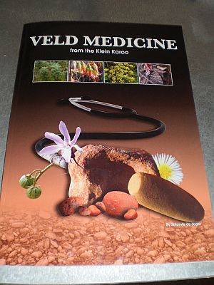 VELD MEDICINE FROM THE KLEIN KAROO - Salomie de Jager **signed**