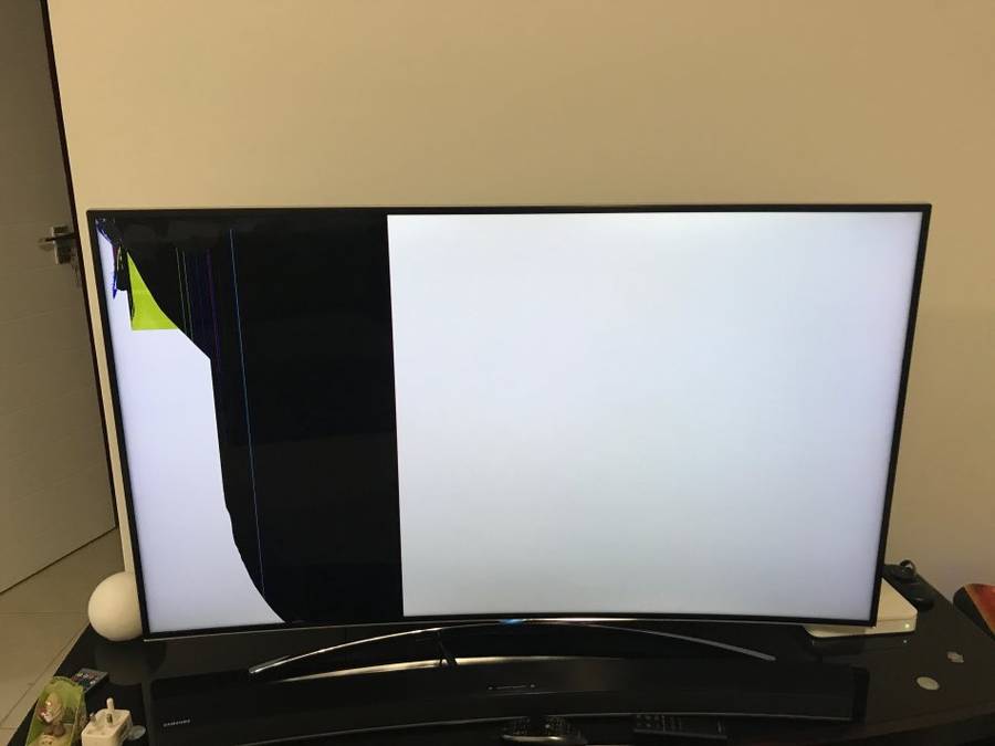 BROKEN 55" curved 3D LED FHD TV for sale (for parts/other)