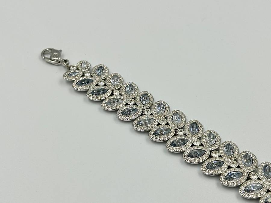 MAGNIFICENTLY BEAUTIFUL SWAROVSKI STATEMENT BRACELET