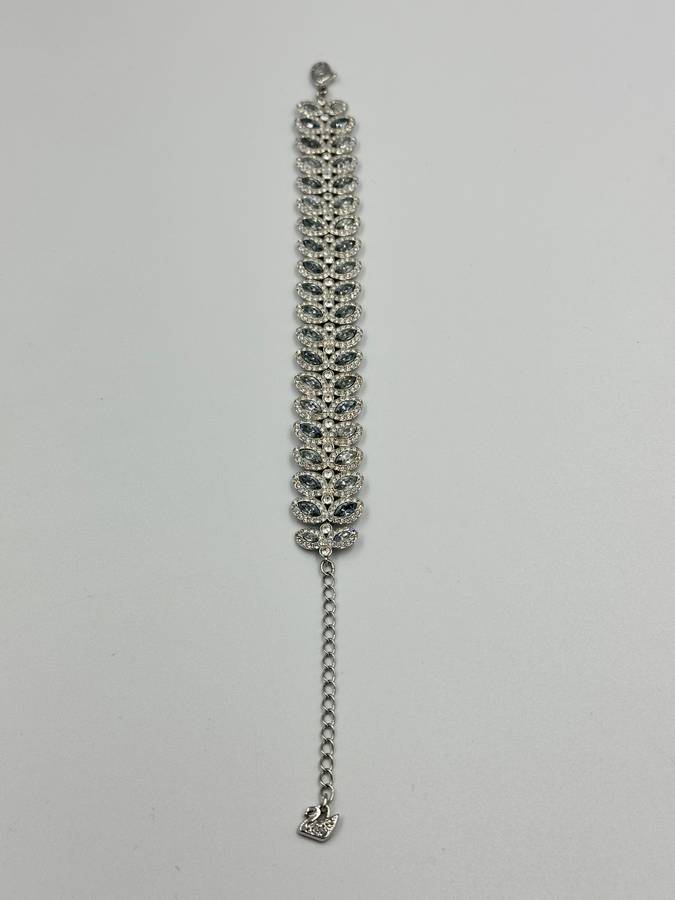 MAGNIFICENTLY BEAUTIFUL SWAROVSKI STATEMENT BRACELET