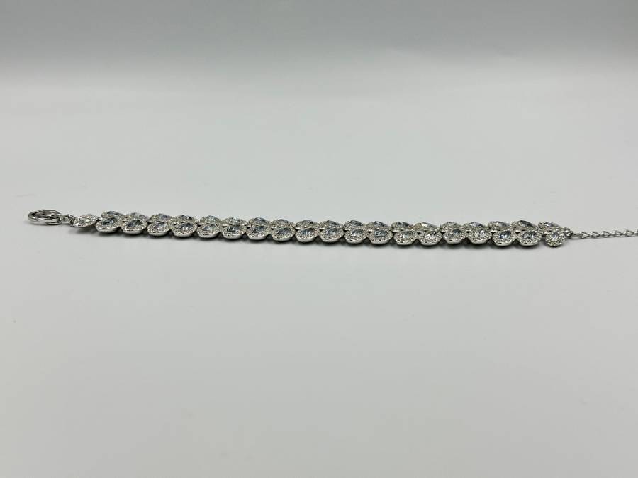 MAGNIFICENTLY BEAUTIFUL SWAROVSKI STATEMENT BRACELET