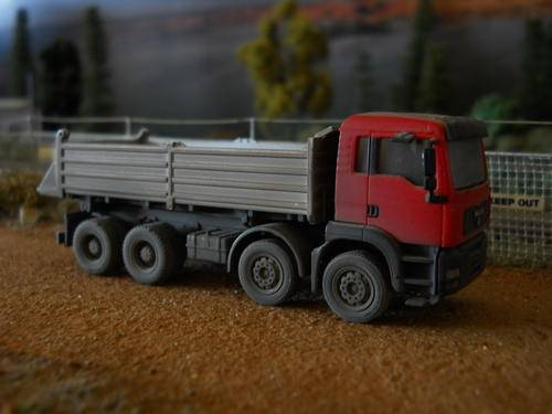 HO SCALE TIPPER TRUCK