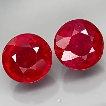 JUST JEWELS -  HOT RED RUBY PAIR  (6.5 mm - 3.72 Ct)