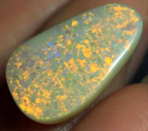 TOP SOLID LIGHTENING RIDGE  OPAL (Broadflash) 5.4Ct - 17.2 x 10.9mm