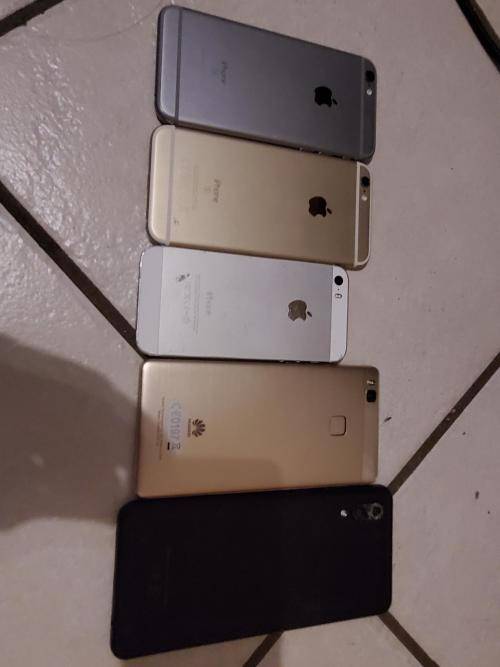 5 Broken Cellphones - UNECONOMICAL TO REPAIR
