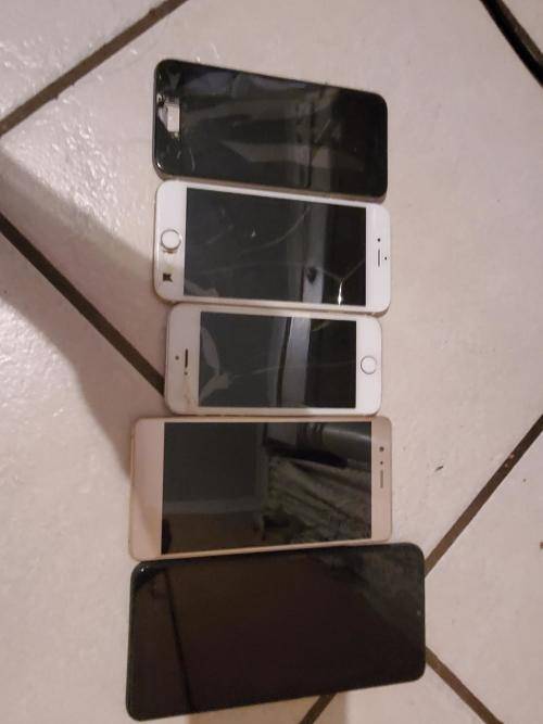 5 Broken Cellphones - UNECONOMICAL TO REPAIR