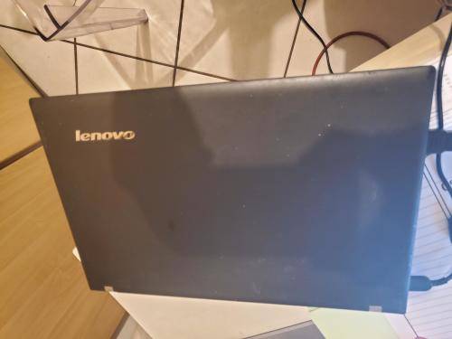 Lenovo E15-80 i7 RAM 8GB, SSD 500GB Graphic card 2GB - LCD CRACKED -PLEASE READ***